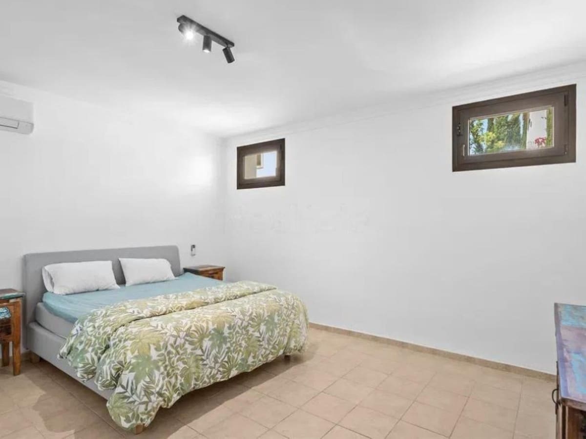 4 bedroom Villa for sale in New Golden Mile with pool garage - € 2,099,000 (Ref: 9958160)