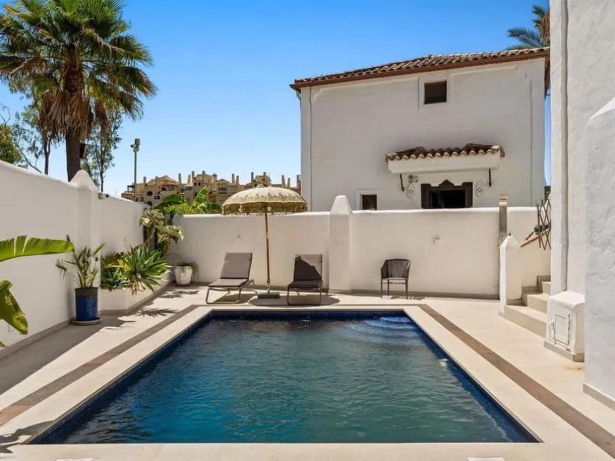 4 bedroom Villa for sale in New Golden Mile with pool garage - € 2,099,000 (Ref: 9958160)