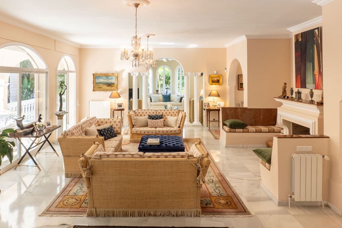 5 bedroom Villa for sale in New Golden Mile with pool garage - € 4,300,000 (Ref: 9958176)