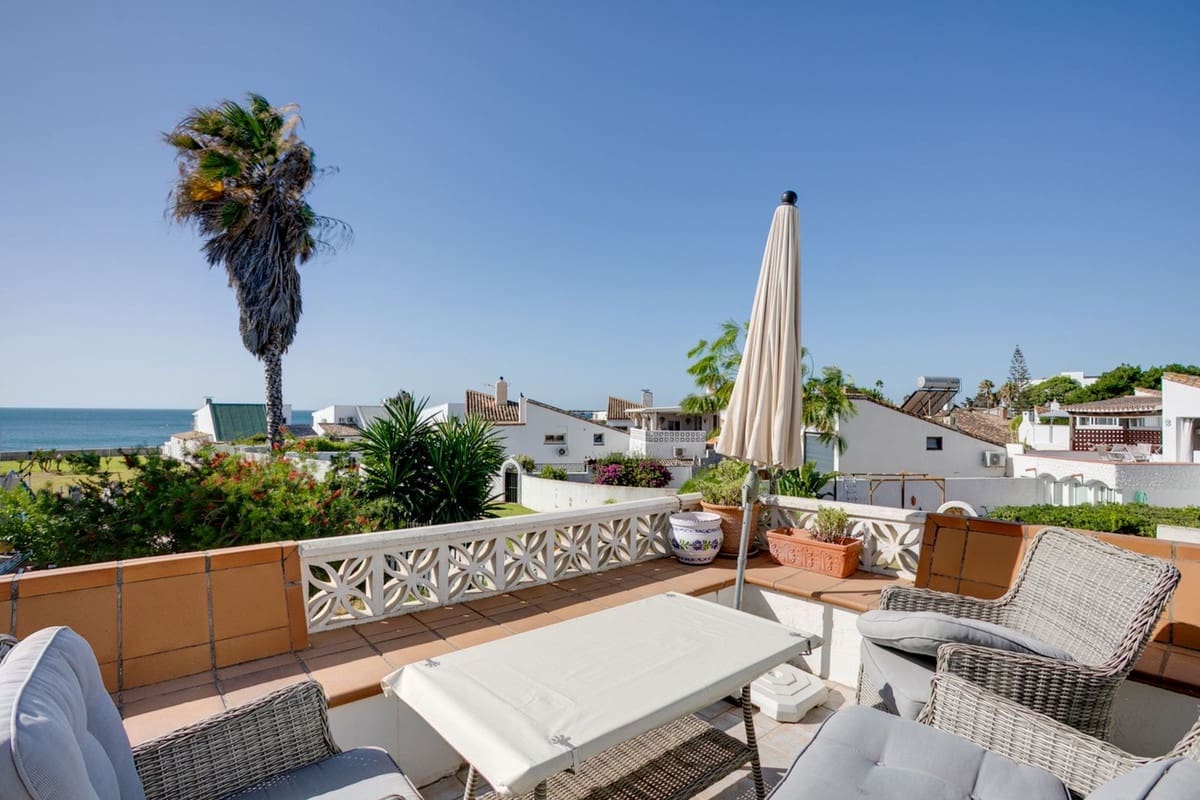 3 bedroom Townhouse for sale in Estepona with pool - € 499,000 (Ref: 9959992)