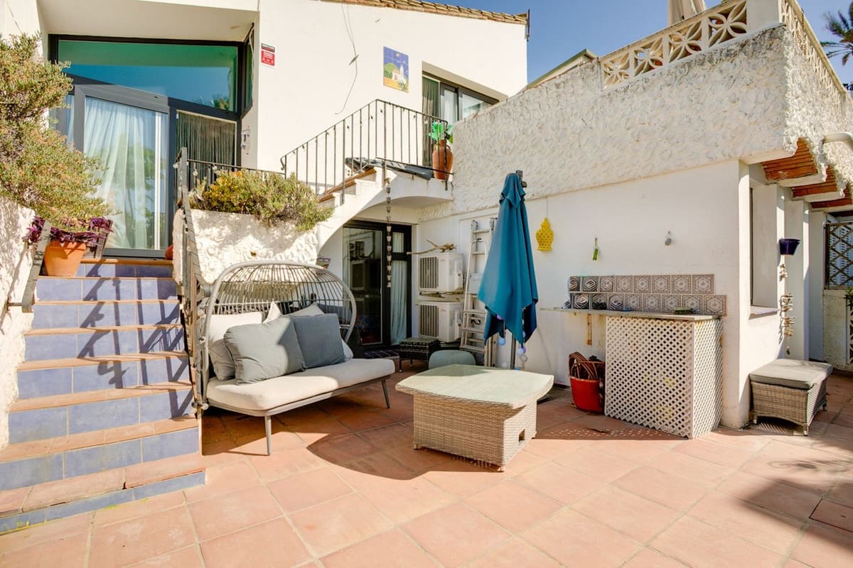 3 bedroom Townhouse for sale in Estepona with pool - € 499,000 (Ref: 9959992)