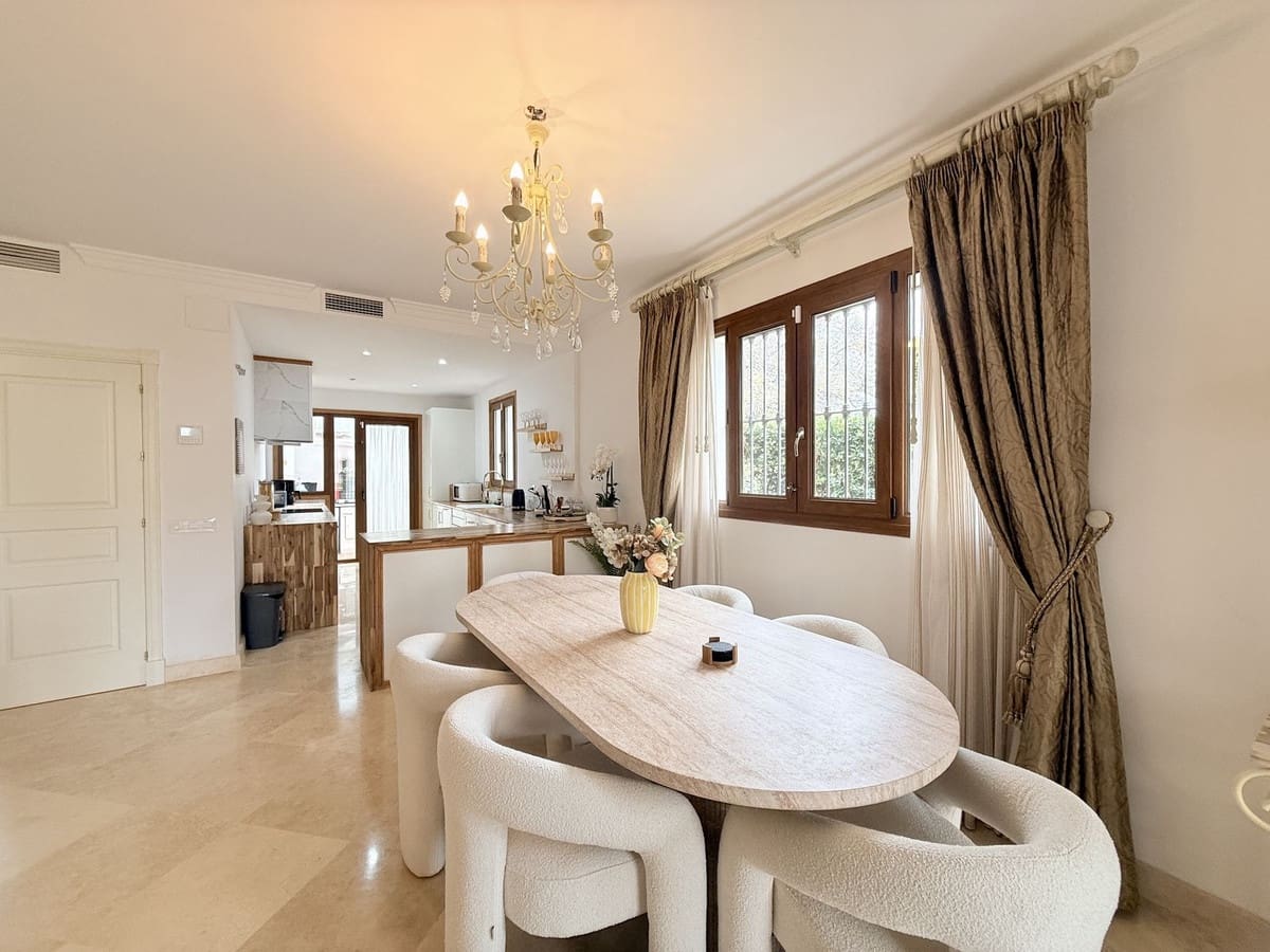 4 quarto Casa em Banda para venda em Benahavis com piscina garagem - 850 000 € (Ref: 9959994)
