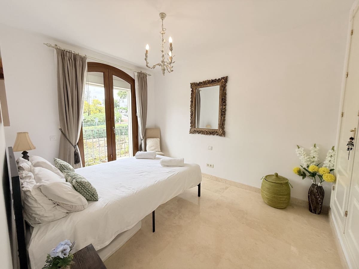 4 quarto Casa em Banda para venda em Benahavis com piscina garagem - 850 000 € (Ref: 9959994)