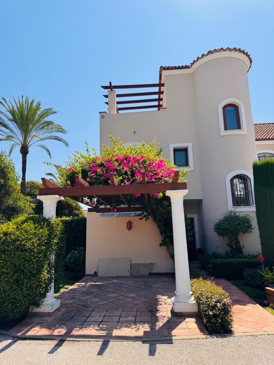 4 quarto Casa em Banda para venda em Benahavis com piscina garagem - 850 000 € (Ref: 9959994)