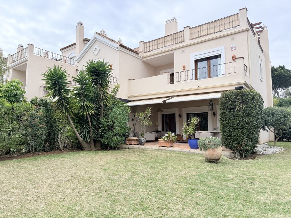 4 quarto Casa em Banda para venda em Benahavis com piscina garagem - 850 000 € (Ref: 9959994)