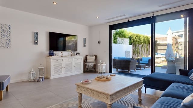 4 soveværelse Byhus til salg i New Golden Mile, Estepona med swimmingpool garage - € 949.000 (Ref: 9965855)