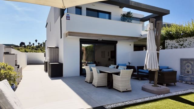 4 soveværelse Byhus til salg i New Golden Mile, Estepona med swimmingpool garage - € 949.000 (Ref: 9965855)