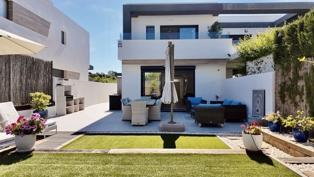 4 soveværelse Byhus til salg i New Golden Mile, Estepona med swimmingpool garage - € 949.000 (Ref: 9965855)