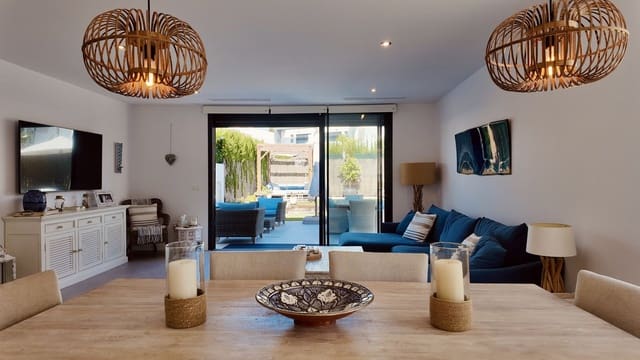4 soveværelse Byhus til salg i New Golden Mile, Estepona med swimmingpool garage - € 949.000 (Ref: 9965855)