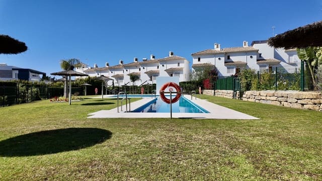4 soveværelse Byhus til salg i New Golden Mile, Estepona med swimmingpool garage - € 949.000 (Ref: 9965855)