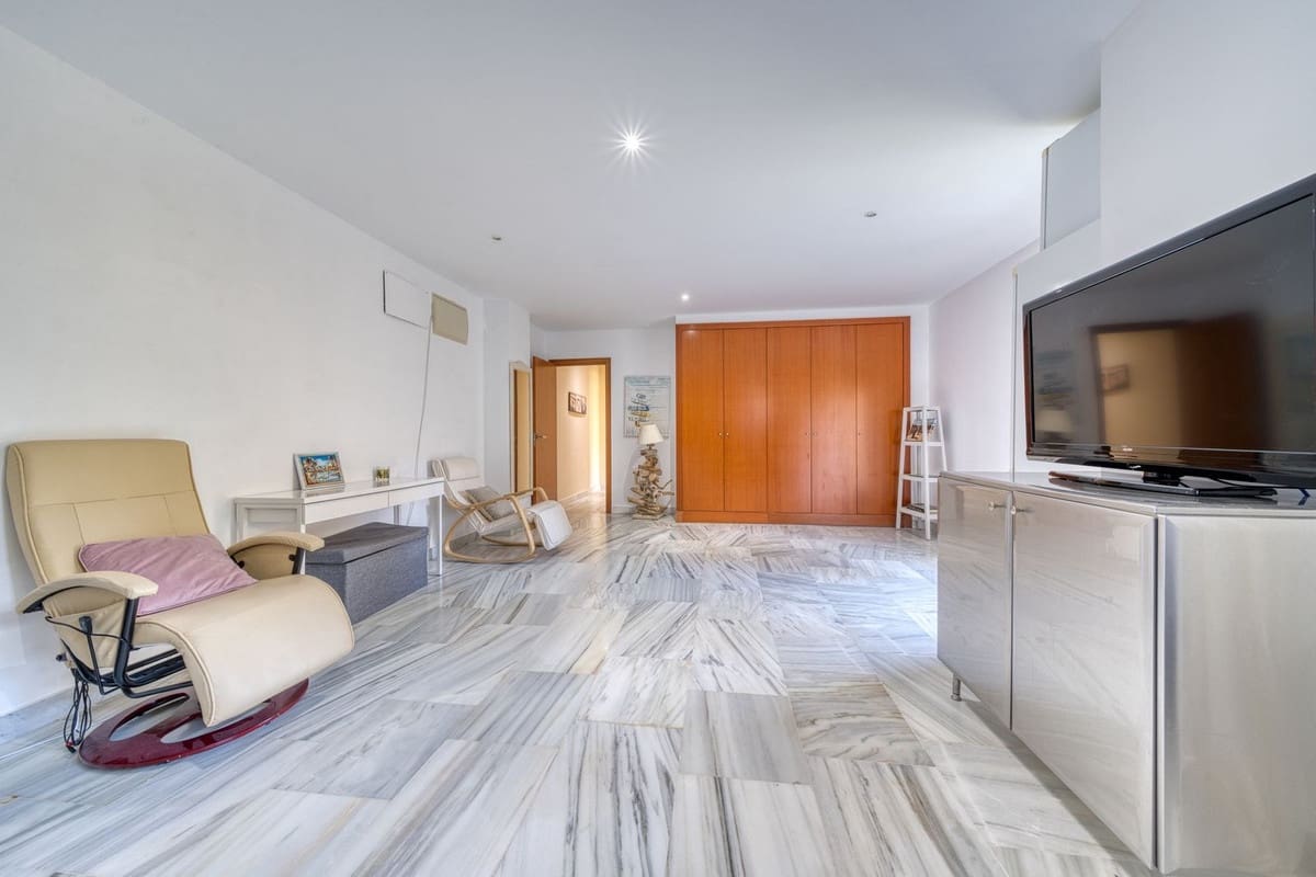 5 slaapkamer Villa te koop in Benahavis met zwembad garage - € 600.000 (Ref: 9975647)