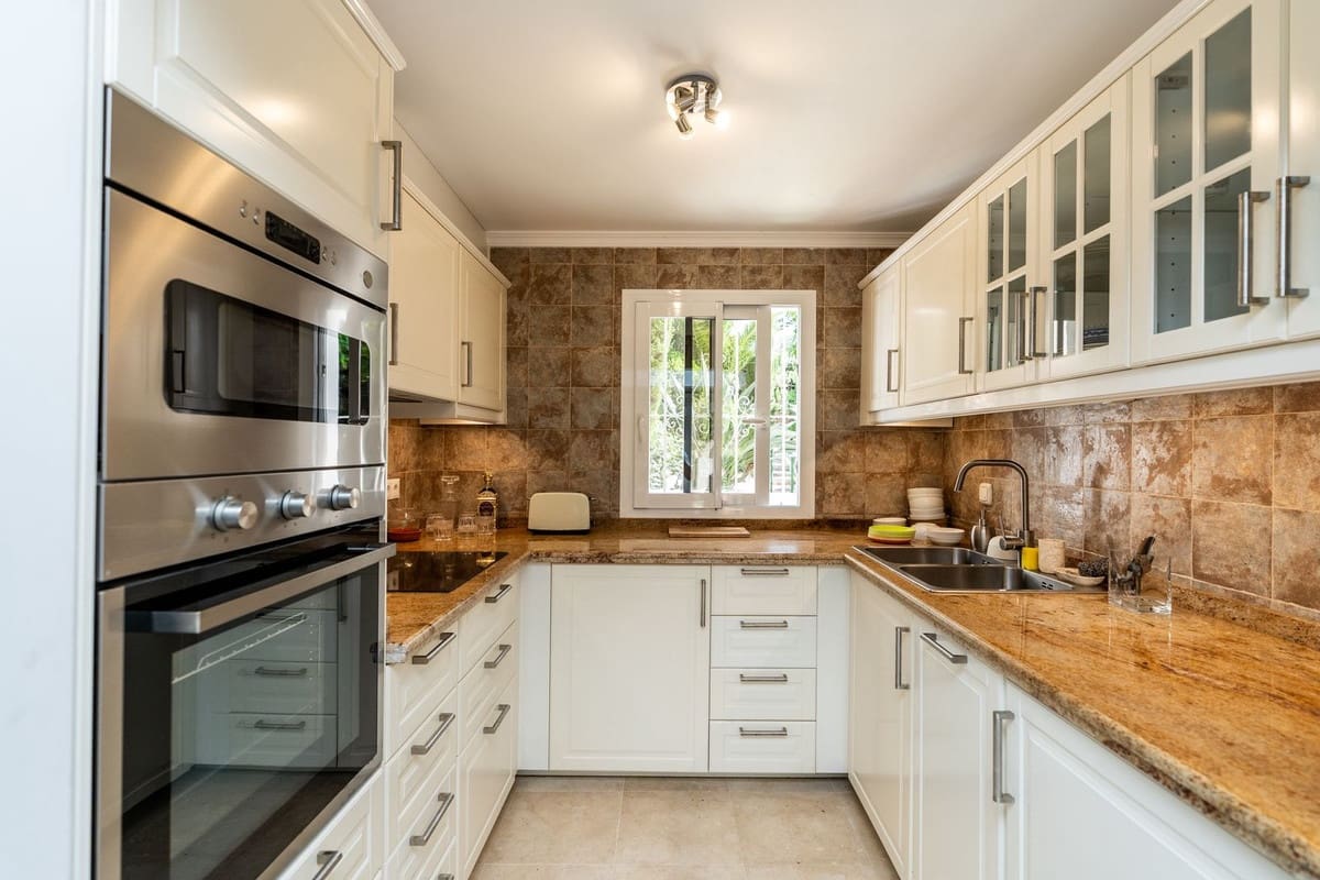2 soverom Hus til salgs i Costabella med garasje - € 695 000 (Ref: 9975649)