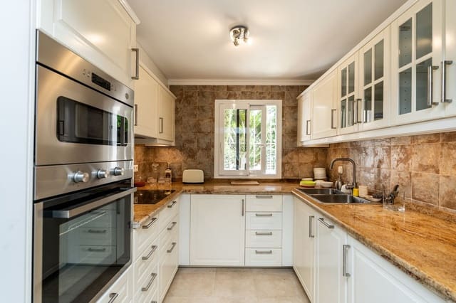 2 slaapkamer Huis te koop in Costabella, Marbella met garage - € 695.000 (Ref: 9975649)
