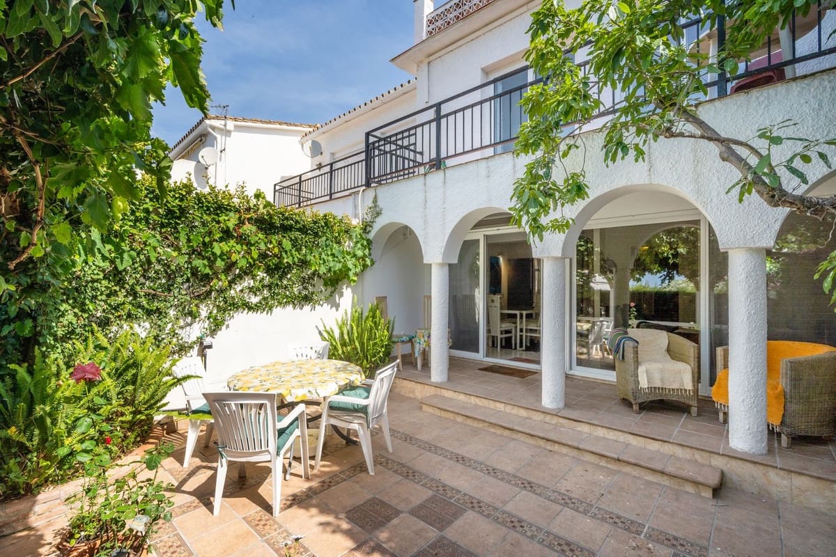 2 soverom Hus til salgs i Costabella med garasje - € 695 000 (Ref: 9975649)