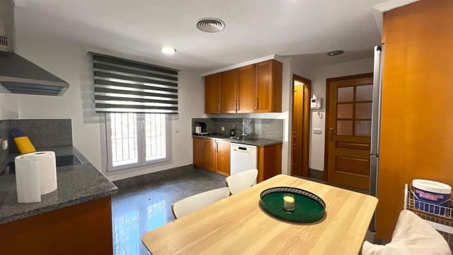 3 soverom Hus til salgs i Marbella med svømmebasseng garasje - € 890 000 (Ref: 9985191)