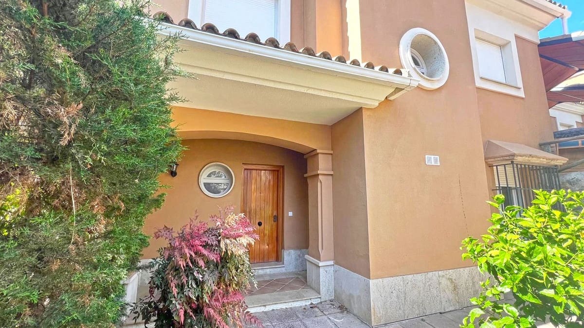 3 soverom Hus til salgs i Marbella med svømmebasseng garasje - € 890 000 (Ref: 9985191)