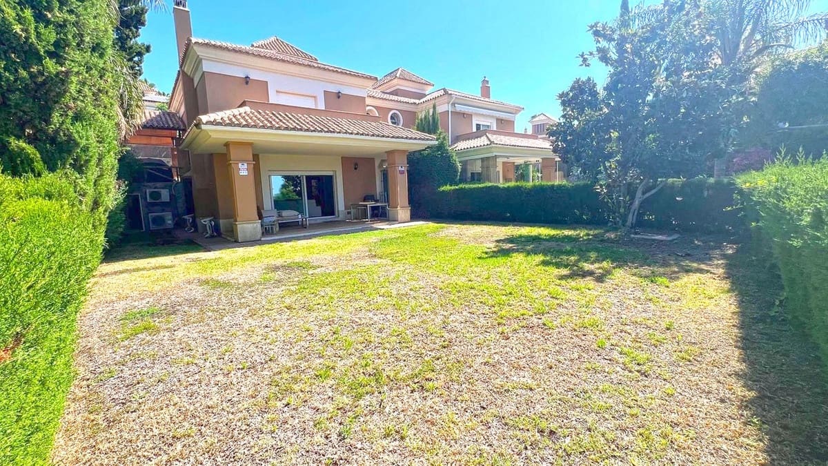 3 soverom Hus til salgs i Marbella med svømmebasseng garasje - € 890 000 (Ref: 9985191)