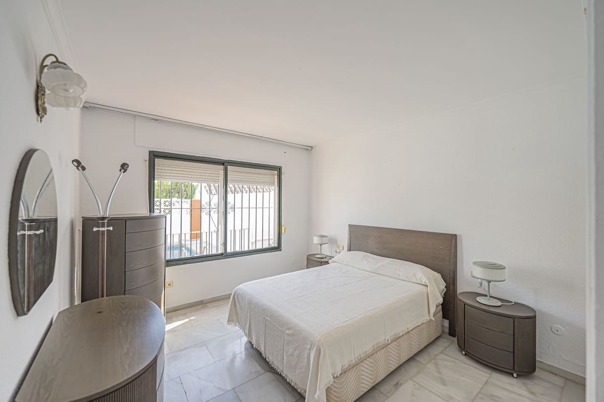 3 bedroom Villa for sale in Nueva Andalucia with pool garage - € 1,070,000 (Ref: 9985193)
