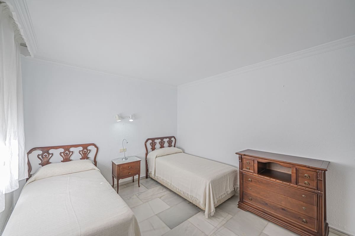 3 bedroom Villa for sale in Nueva Andalucia with pool garage - € 1,070,000 (Ref: 9985193)