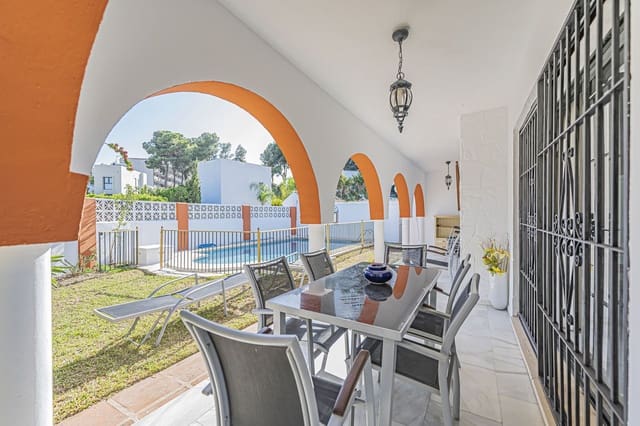 3 soverom Villa til salgs i Nueva Andalucia, Marbella med svømmebasseng garasje - € 1 070 000 (Ref: 9985193)