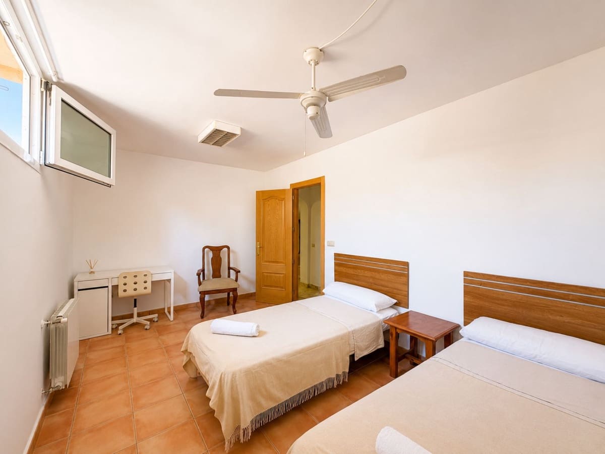 Pareado de 7 habitaciones en Marbella en venta con piscina garaje - 2.195.000 € (Ref: 9985225)