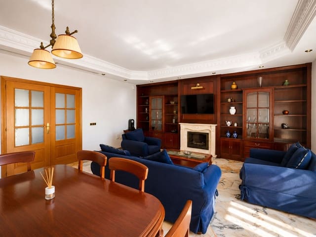 Pareado de 7 habitaciones en Marbella en venta con piscina garaje - 2.195.000 € (Ref: 9985225)