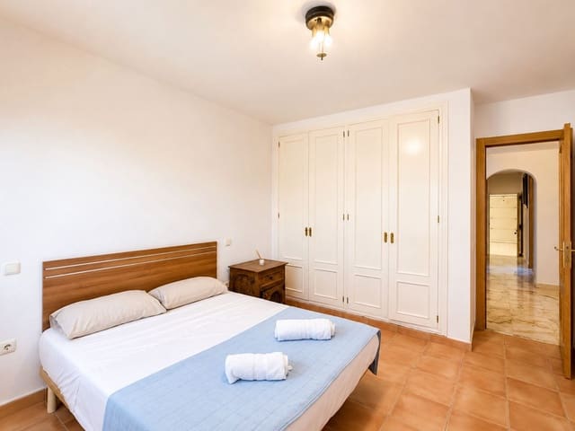 Pareado de 7 habitaciones en Marbella en venta con piscina garaje - 2.195.000 € (Ref: 9985225)