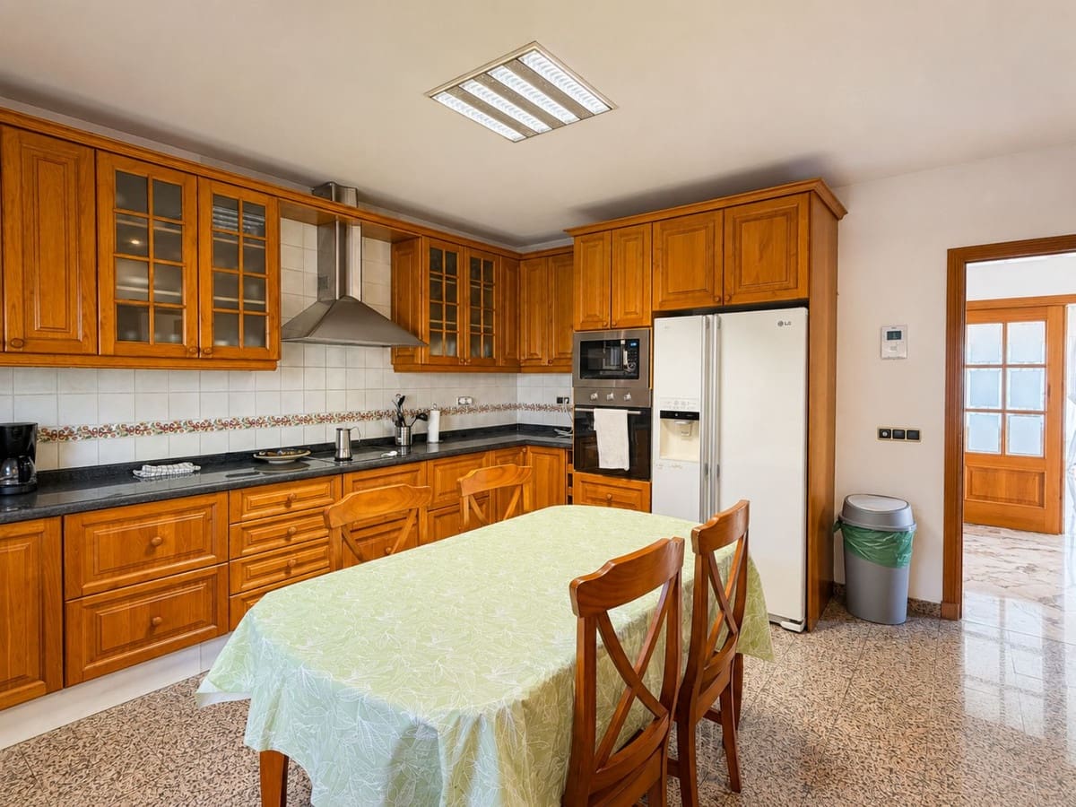 Pareado de 7 habitaciones en Marbella en venta con piscina garaje - 2.195.000 € (Ref: 9985225)
