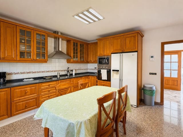 Pareado de 7 habitaciones en Marbella en venta con piscina garaje - 2.195.000 € (Ref: 9985225)