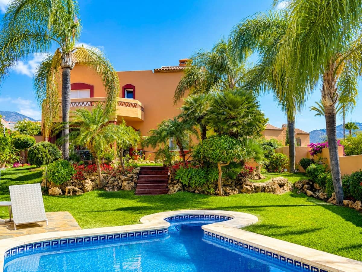 Pareado de 7 habitaciones en Marbella en venta con piscina garaje - 2.195.000 € (Ref: 9985225)