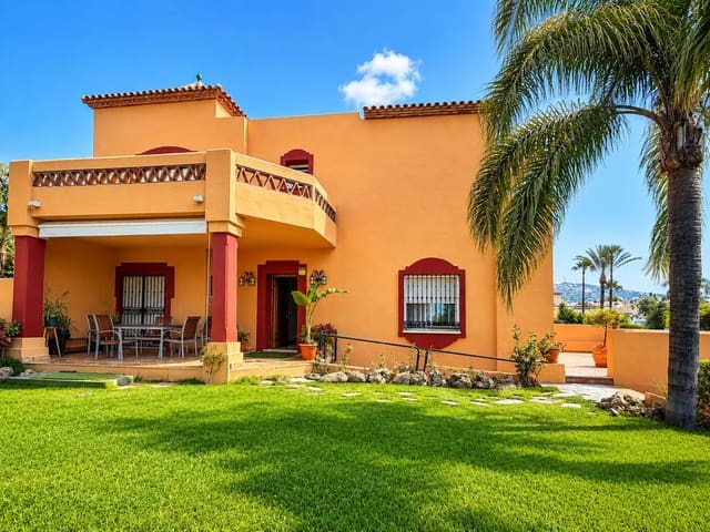 Pareado de 7 habitaciones en Marbella en venta con piscina garaje - 2.195.000 € (Ref: 9985225)