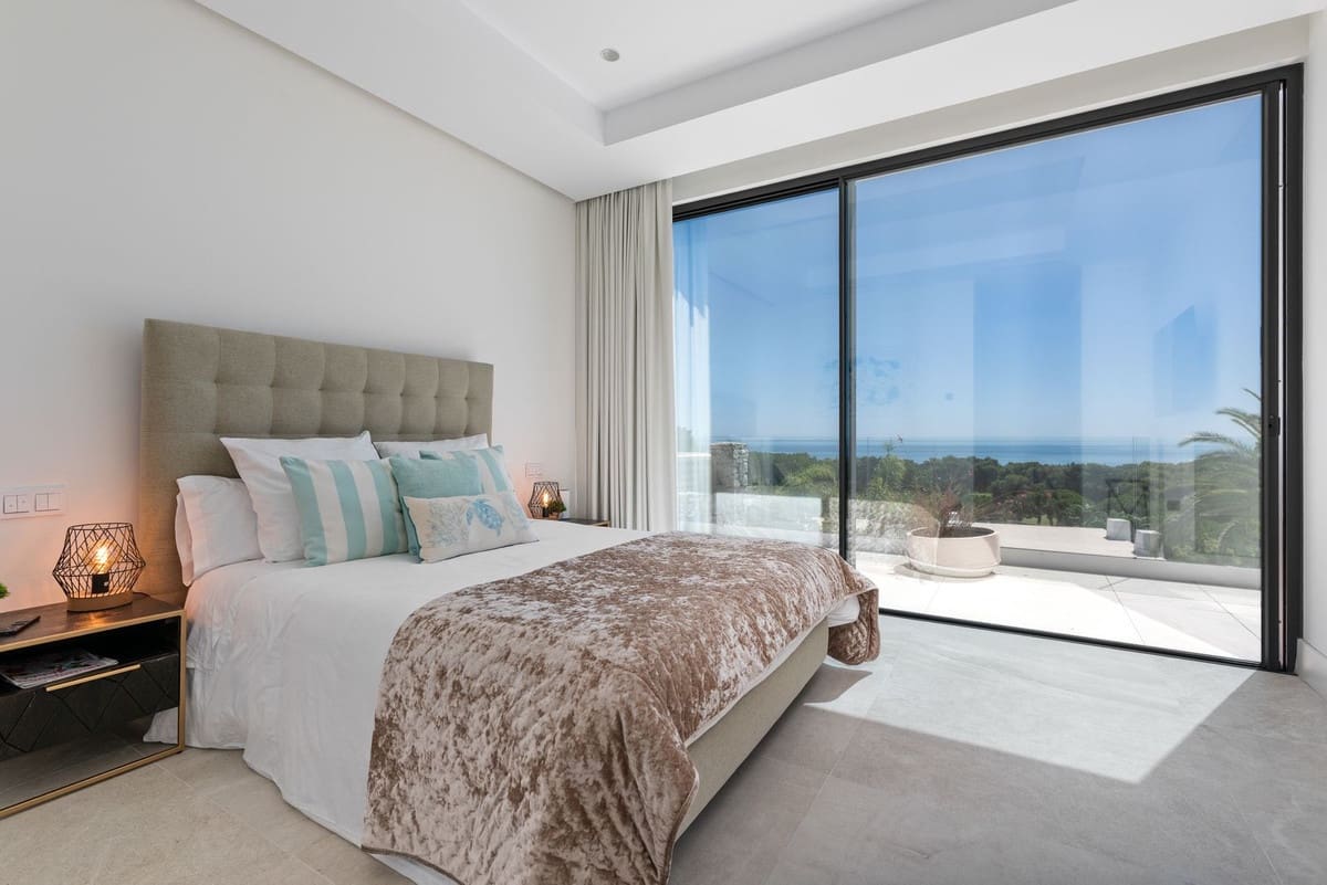 4 bedroom Villa for sale in Marbella with pool garage - € 4,490,000 (Ref: 9985244)