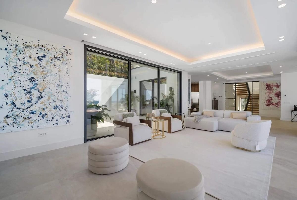 4 bedroom Villa for sale in Marbella with pool garage - € 4,490,000 (Ref: 9985244)