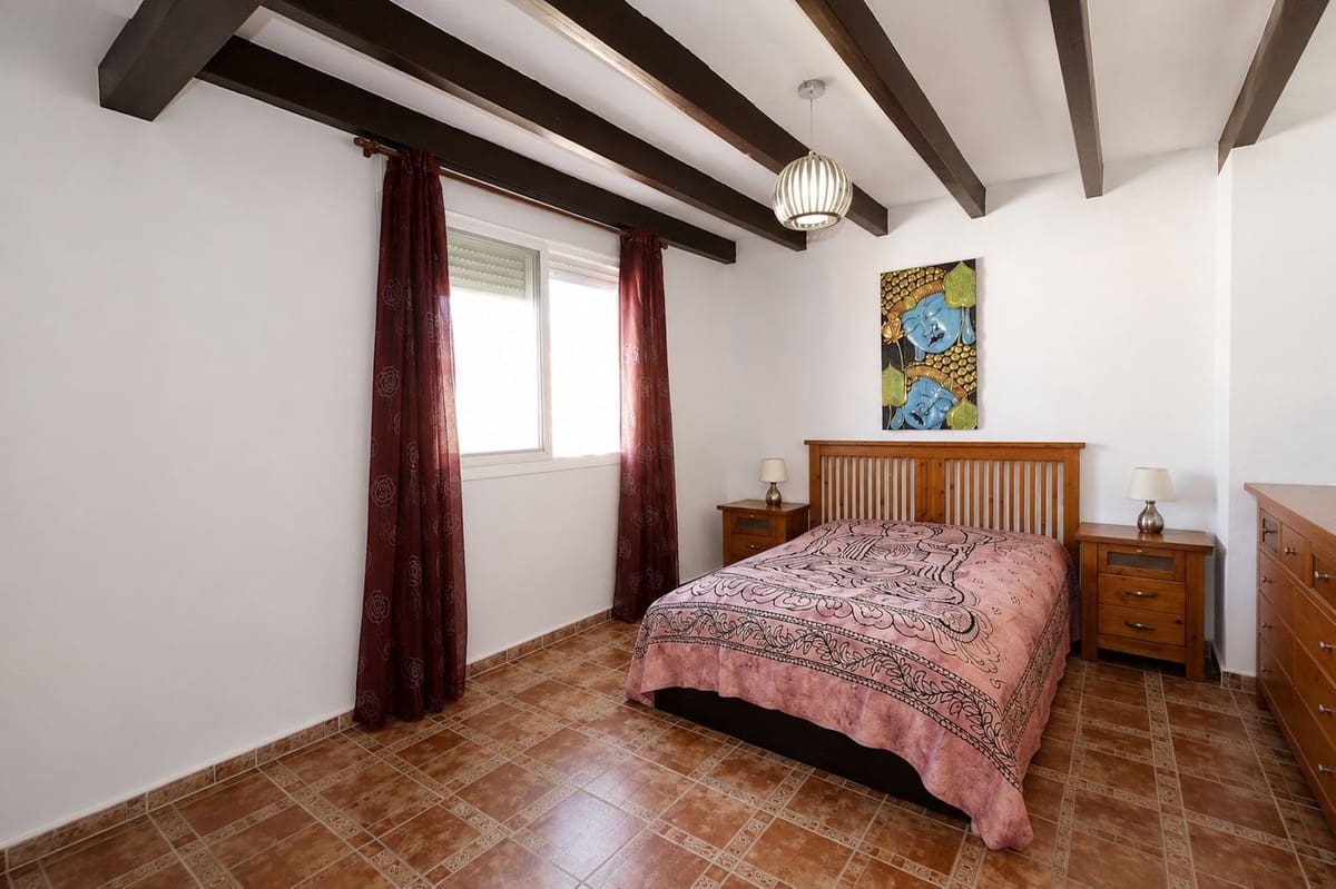 5 Zimmer Haus zu verkaufen in Marbella mit Pool Garage - 560.000 € (Ref: 9985250)