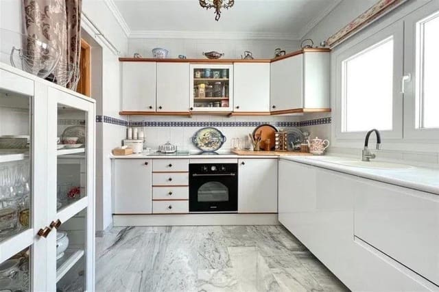 Casa de 4 habitaciones en Calahonda, Mijas en venta con piscina garaje - 565.000 € (Ref: 9985257)