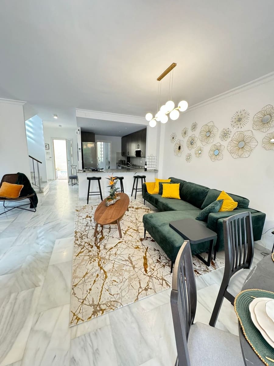3 soverom Hus til salgs i Malaga by med svømmebasseng garasje - € 795 000 (Ref: 9987052)