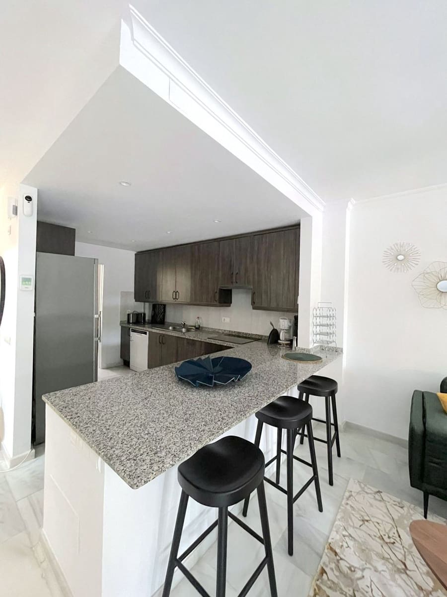 3 soverom Hus til salgs i Malaga by med svømmebasseng garasje - € 795 000 (Ref: 9987052)