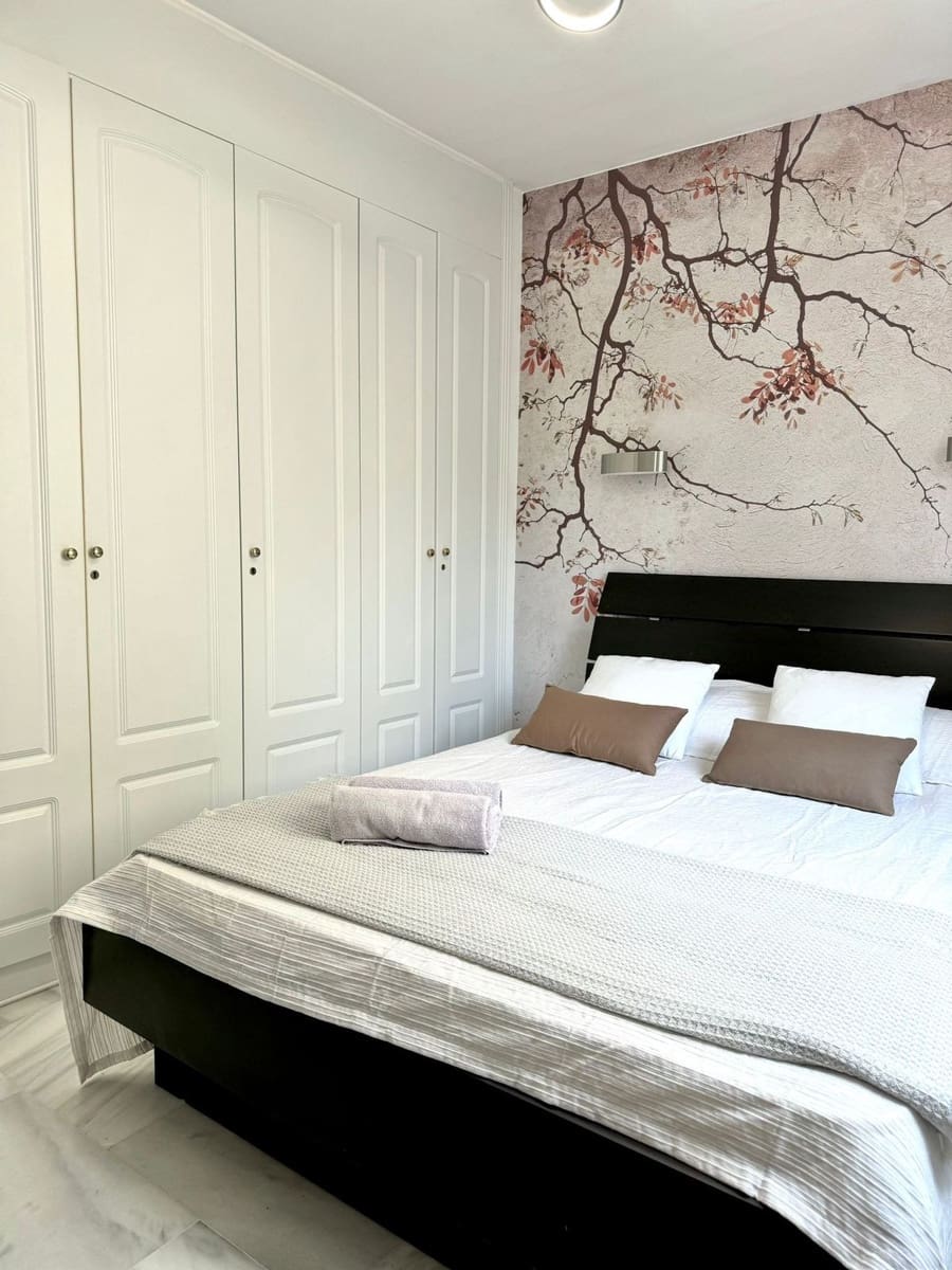 3 soverom Hus til salgs i Malaga by med svømmebasseng garasje - € 795 000 (Ref: 9987052)