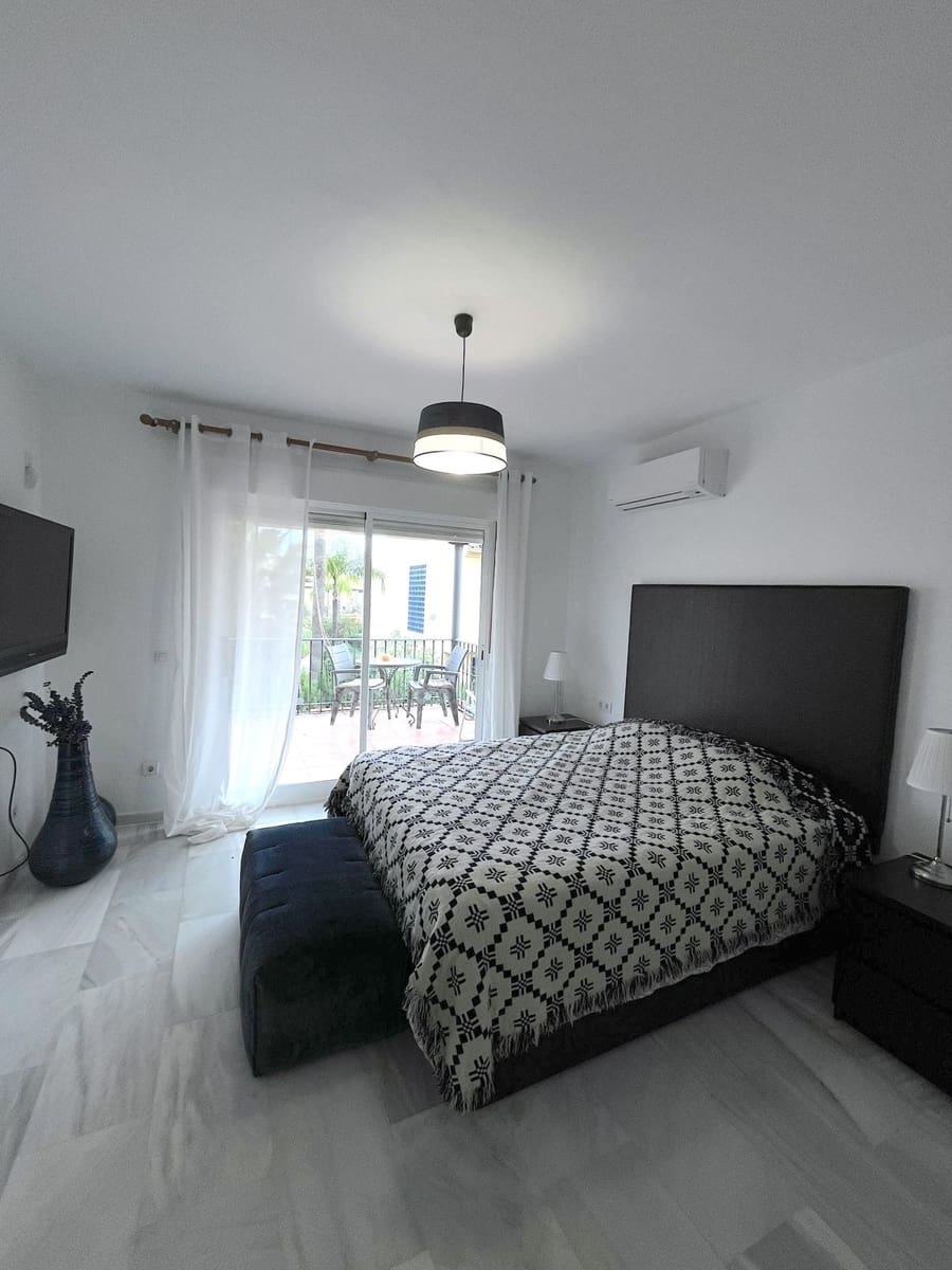 3 soverom Hus til salgs i Malaga by med svømmebasseng garasje - € 795 000 (Ref: 9987052)