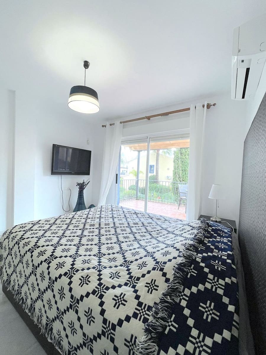 3 soverom Hus til salgs i Malaga by med svømmebasseng garasje - € 795 000 (Ref: 9987052)