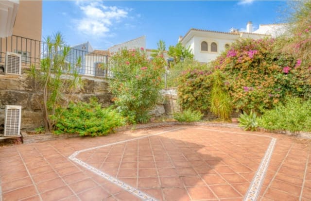 4 soverom Hus til salgs i Los Arqueros, Benahavís med svømmebasseng garasje - € 998 000 (Ref: 9987053)