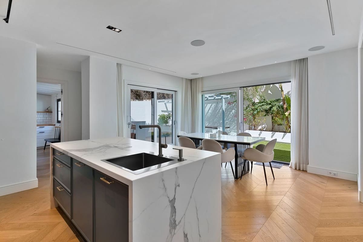 3 soverom Hus til salgs i Marbella med svømmebasseng - € 1 150 000 (Ref: 9987054)