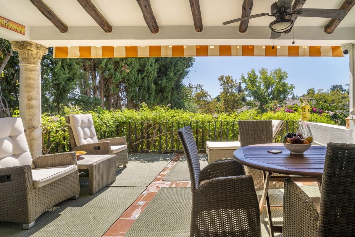 4 soveværelse Villa til salg i Guadalmina med swimmingpool garage - € 1.550.000 (Ref: 9987056)