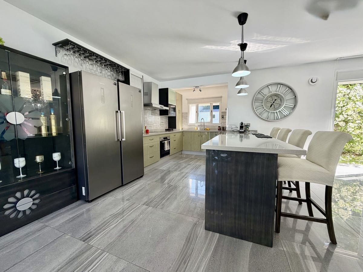 4 camera da letto Villa in vendita in Marbella con piscina garage - 1.725.000 € (Rif: 9987087)