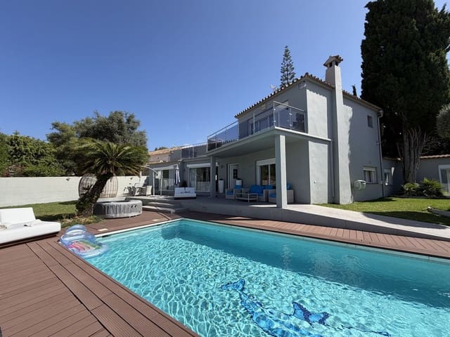 4 soveværelse Villa til salg i Elviria - Cabopino, Marbella med swimmingpool garage - € 1.725.000 (Ref: 9987087)