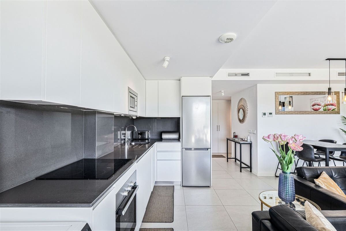 3 soveværelse Penthouse til salg i Estepona med swimmingpool garage - € 529.000 (Ref: 9990907)