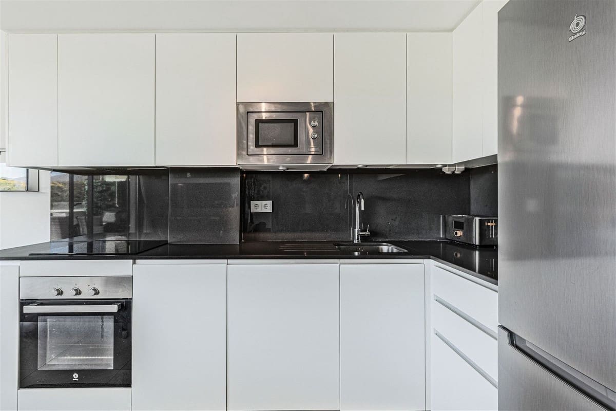 3 soveværelse Penthouse til salg i Estepona med swimmingpool garage - € 529.000 (Ref: 9990907)