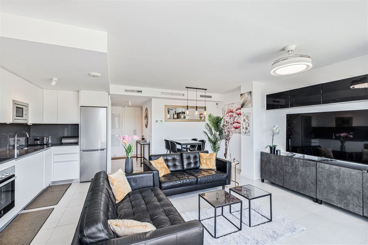 3 soveværelse Penthouse til salg i Estepona med swimmingpool garage - € 529.000 (Ref: 9990907)