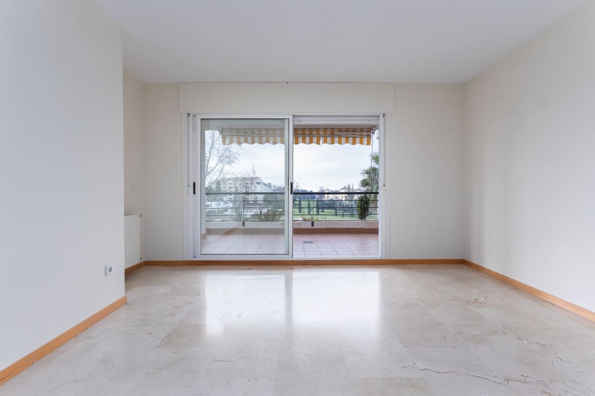 3 soveværelse Lejlighed til salg i Guadalmina med swimmingpool garage - € 540.000 (Ref: 9990908)