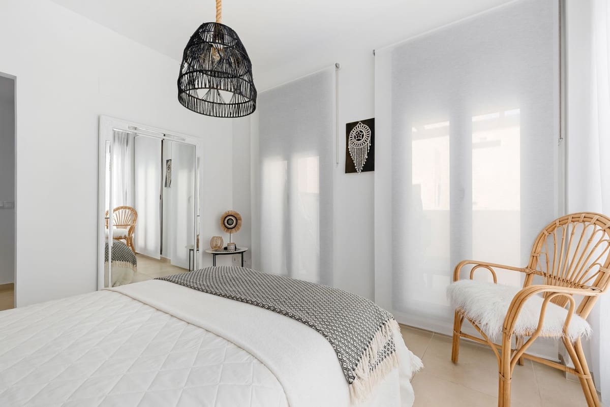 3 bedroom Penthouse for sale in Estepona with pool garage - € 545,000 (Ref: 9990909)